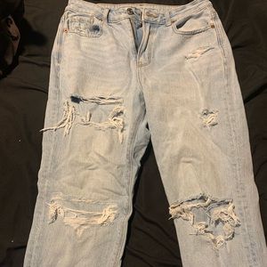Light wash American Eagle Mom Jean